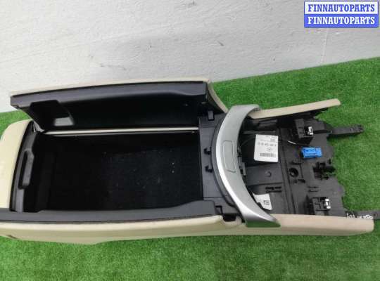Подлокотник на Mercedes-Benz C (W205)