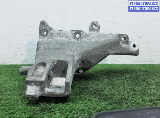 Кронштейн ДВС (лапа) на Mercedes-Benz S (W222)