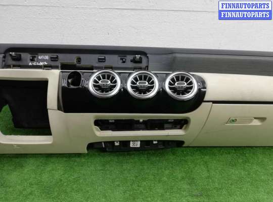 Панель передняя салона (Торпедо) на Mercedes-Benz A (W177)
