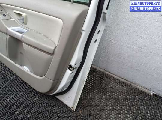 Петля двери на Volvo XC90