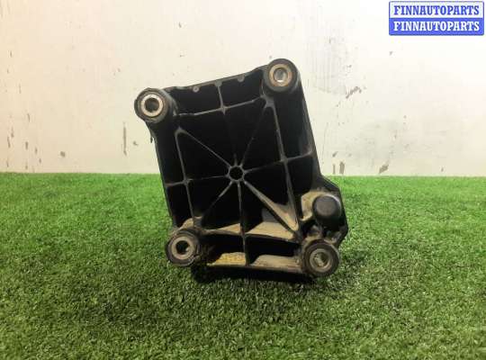 купить Кронштейн двигателя на Mercedes C-Klasse (W205) 2014 - 2018