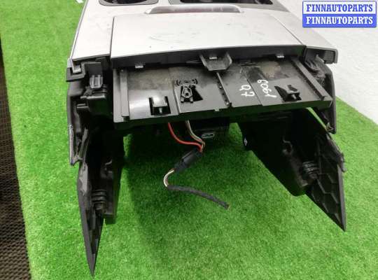 Подлокотник на Audi Q7 (4M)