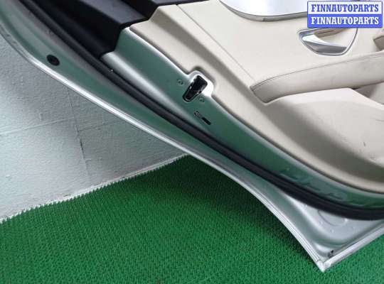 Замок боковой двери на Mercedes-Benz C (W205)