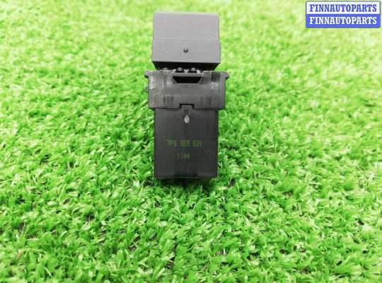 купить Кнопка открытия багажной двери на Volkswagen Touareg II (7P) 2010 - 2014