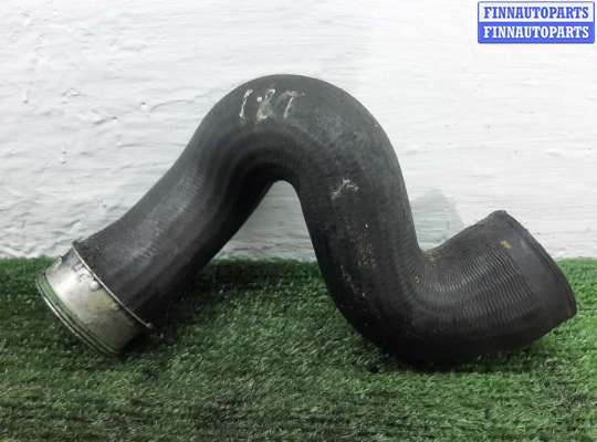 Патрубок интеркулера VG2668407 на Volkswagen Passat B5 GP (3B) 2000 - 2005