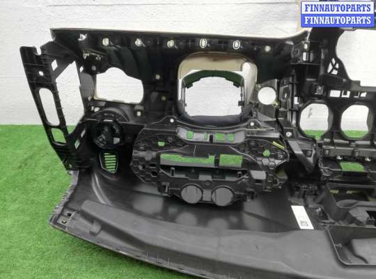 Панель передняя салона (Торпедо) на Mercedes-Benz C (W205)