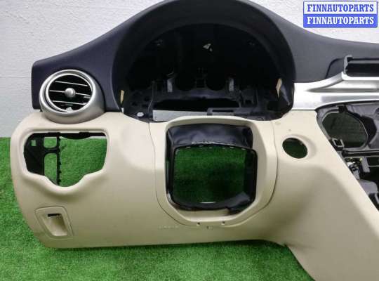 Панель передняя салона (Торпедо) на Mercedes-Benz C (W205)