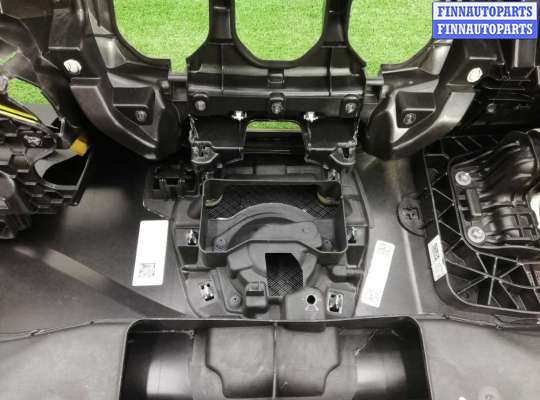 Панель передняя салона (Торпедо) на Mercedes-Benz C (W205)