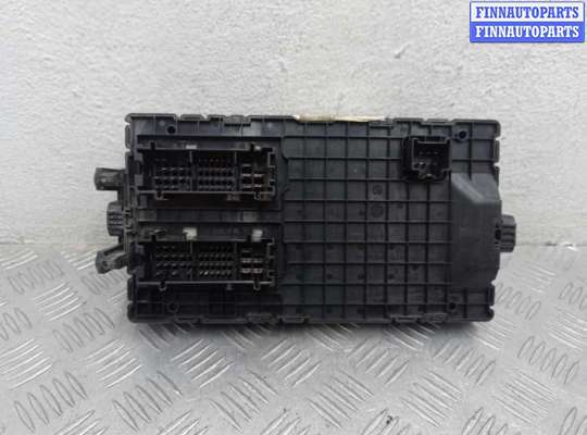 купить Блок предохранителей на Hummer H3 2005 - 2010