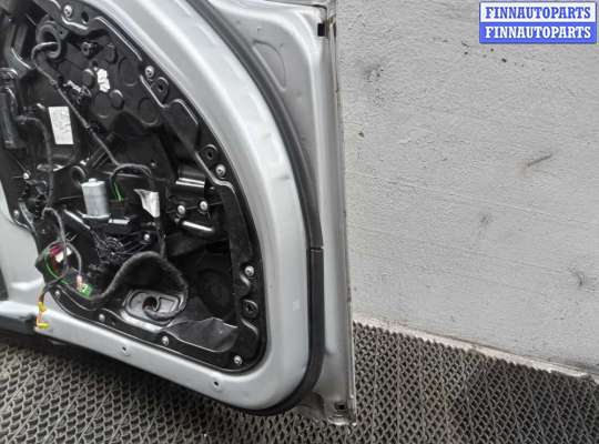 Замок боковой двери на Mercedes-Benz C (W205)