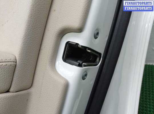 Замок боковой двери на Mercedes-Benz C (W205)