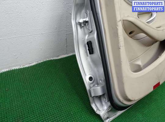 Замок боковой двери на Mercedes-Benz C (W205)