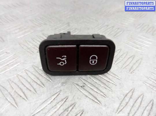 купить Кнопка открытия багажной двери на Mercedes C-klasse (W205)Рестайлинг 2018 - 2021