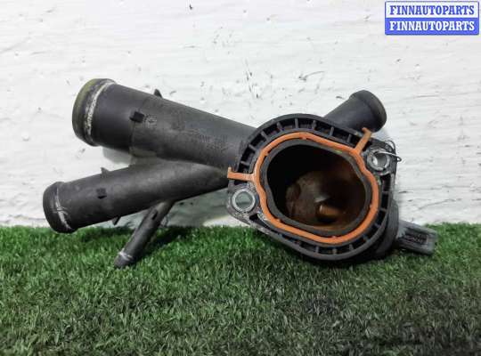 купить Фланец (тройник) системы охлаждения на Volkswagen T5 Рестайлинг 2010 - 2016