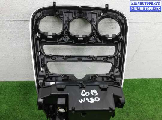 купить Панель центральной консоли на Mercedes C-klasse (W205)Рестайлинг 2018 - 2021