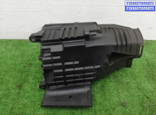 Корпус воздушного фильтра на Mercedes-Benz C (W204)