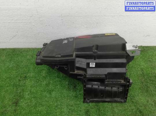 Корпус воздушного фильтра на Mercedes-Benz C (W204)