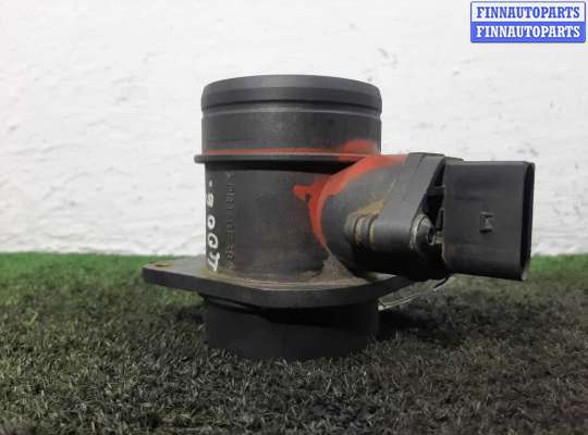 Датчик расхода воздуха (ДМРВ) на Volkswagen Sharan I (7M)