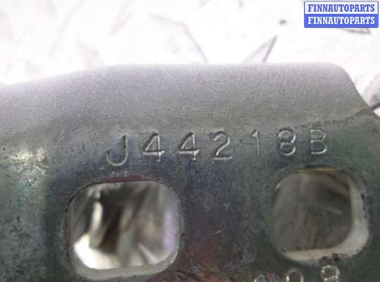 Петля двери на Chevrolet Cruze II (J400)