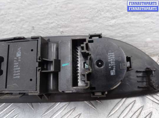 купить Кнопка стеклоподъемника на Buick Encore 2012 - 2016