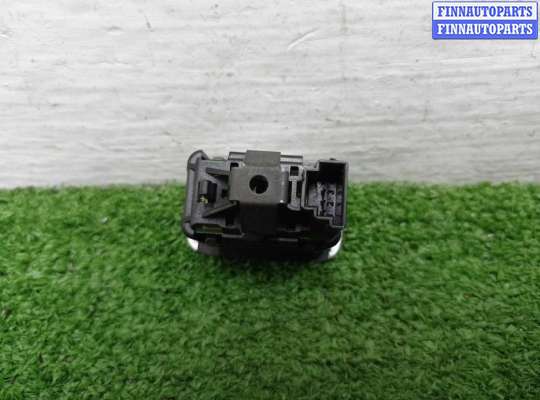 купить Кнопка открытия багажной двери на Mercedes CLA (C117) 2013 - 2016