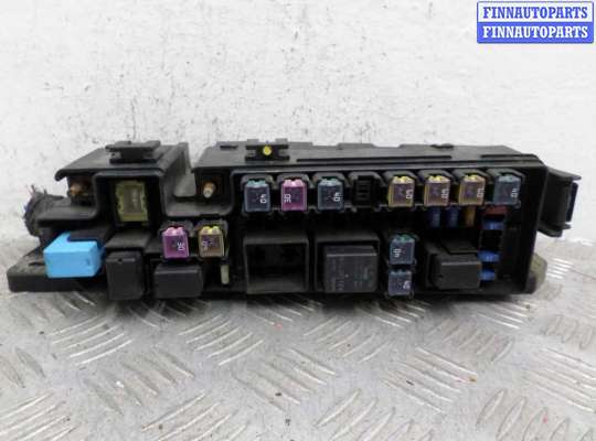 Блок предохранителей MZ599185 на Mazda MPV II (LW) 1999 - 2006
