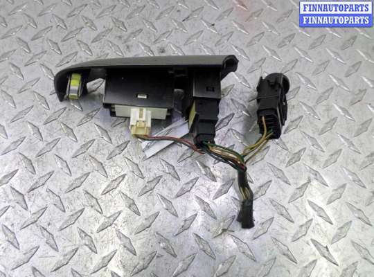 Кнопка салона PN10877 на Pontiac Vibe I 2002 - 2004