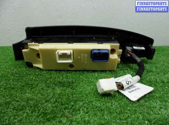 купить Кнопка стеклоподъемника на Hummer H3 2005 - 2010