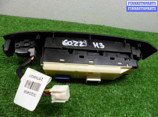 купить Кнопка стеклоподъемника на Hummer H3 2005 - 2010