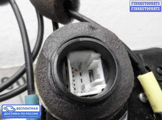 Замок боковой двери на Toyota RAV4 II (XA20)
