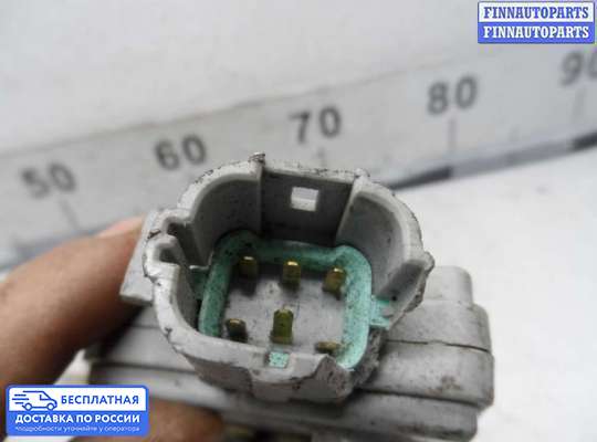 Замок боковой двери на Nissan Primera (P11)