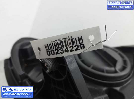 Фара передняя на Mercedes-Benz C (W204)