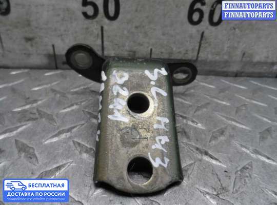 Петля двери на Toyota Camry XV40