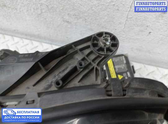 Фара передняя на Mercedes-Benz C (W204)