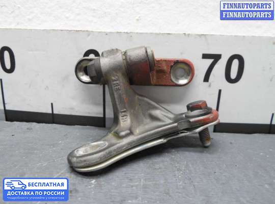 Петля двери на Mercedes-Benz B (W245)