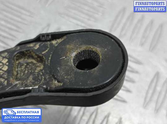 Поводок дворника на Mercedes-Benz C (W204)