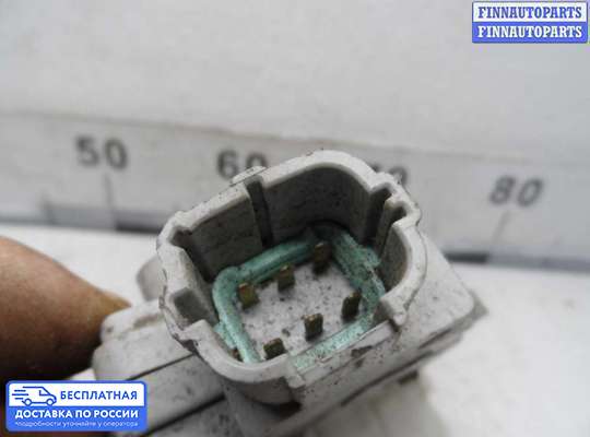 Замок боковой двери на Nissan Primera (P11)