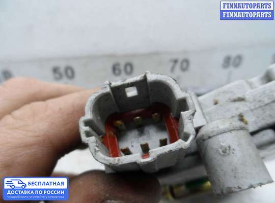 Замок боковой двери на Nissan Primera (P11)