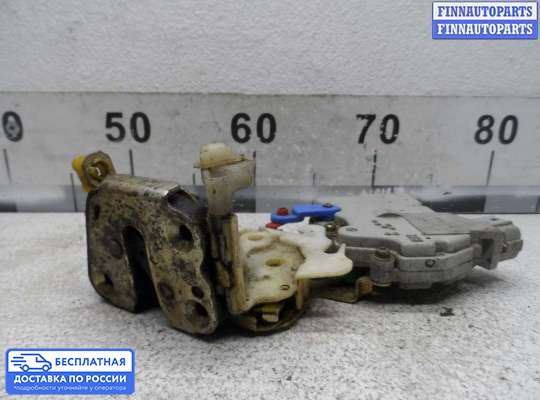 Замок боковой двери на Nissan Primera (P11)