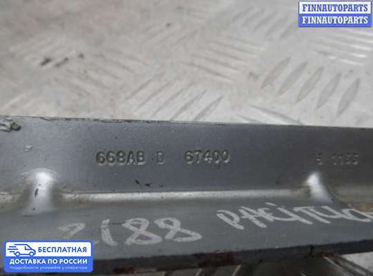 Петля капота на Chrysler Pacifica