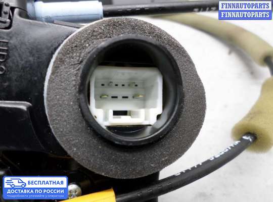 Замок боковой двери на Toyota Camry XV50