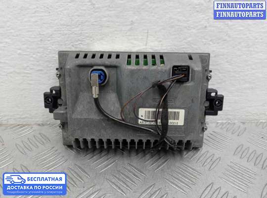 Дисплей бортового компьютера на Mercedes-Benz C (W204)