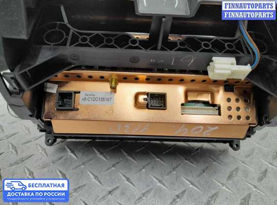 Дисплей бортового компьютера на Mercedes-Benz C (W204)