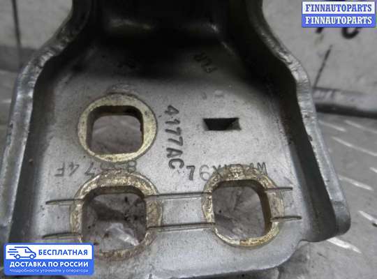 Петля двери на Chrysler Pacifica