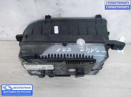 Дисплей бортового компьютера на Mercedes-Benz S (W221)