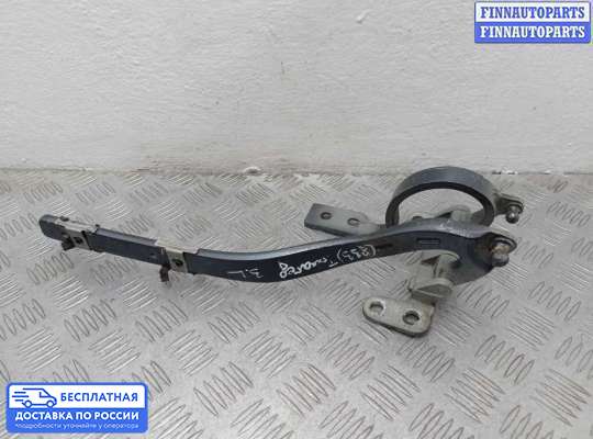 Петля крышки багажника на Volkswagen Touareg I (7L)
