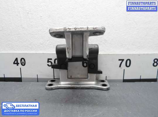 Петля крышки багажника на Toyota FJ Cruiser