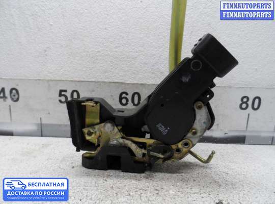 Замок боковой двери на Toyota Land Cruiser 100
