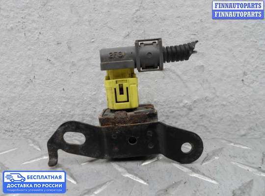 Датчик удара (Airbag) на Toyota Matrix I (E13)