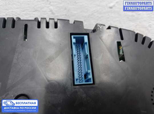Щиток приборов на Volkswagen Passat B7 (36)